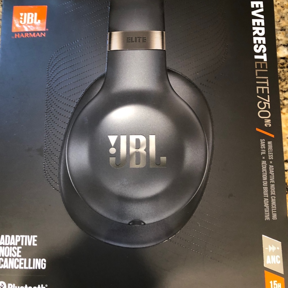 JBL Noise Cancelling Headphones - used TWICE!